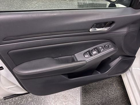 Used 2025 Nissan Altima 2.5 SV FWD image 12