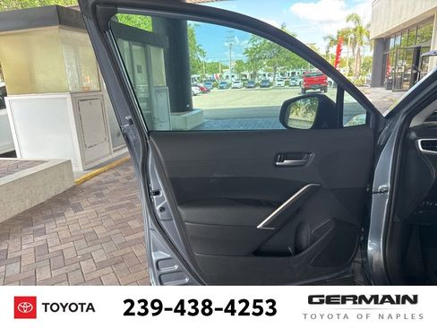 Used 2023 Toyota Corolla Cross XLE w/ Convenience Package image 18