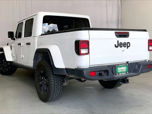 Used 2024 Jeep Gladiator Sport AWD/4WD image 5
