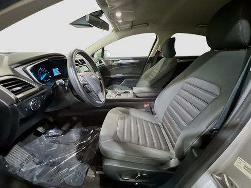Used 2019 Ford Fusion SE image 15