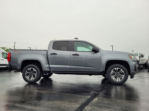 Used 2021 Chevrolet Colorado Z71 AWD/4WD image 2