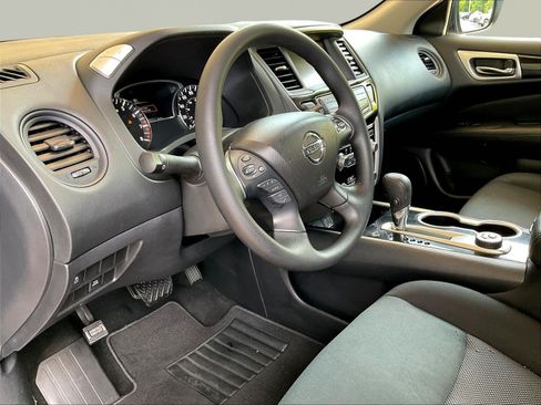 Used 2018 Nissan Pathfinder S AWD/4WD image 17