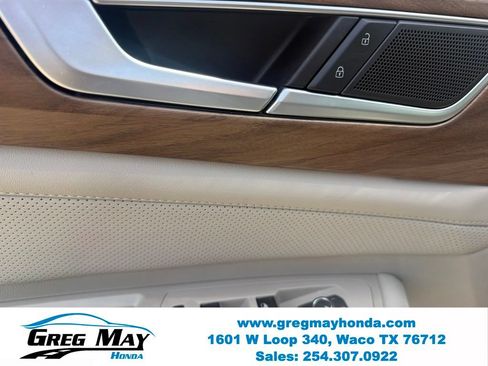 Used 2024 Volkswagen Atlas SE w/ Panoramic Sunroof Package FWD image 11