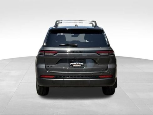 Used 2024 Jeep Grand Cherokee Altitude AWD/4WD image 5