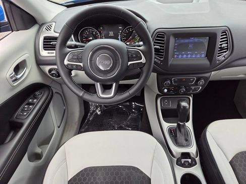 Used 2019 Jeep Compass Latitude w/ Popular Equipment Group FWD image 12
