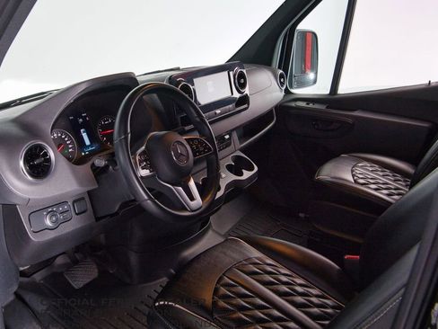 Used 2022 Mercedes-Benz Sprinter 3500 image 4