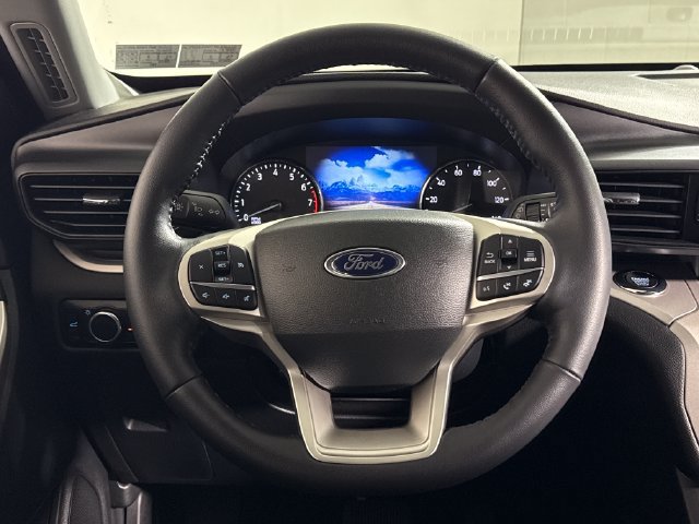 Used 2023 Ford Explorer XLT AWD/4WD image 26