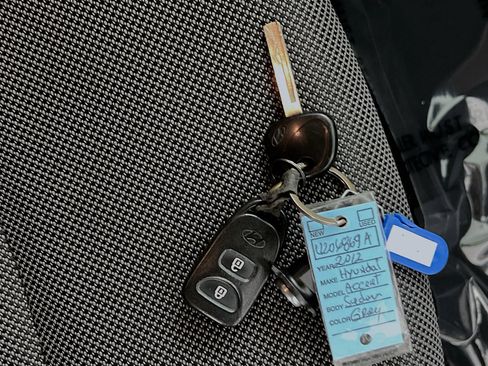 Used 2012 Hyundai Accent GS image 34