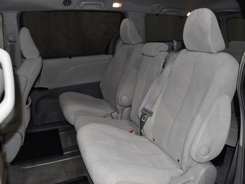 Used 2012 Toyota Sienna LE image 18