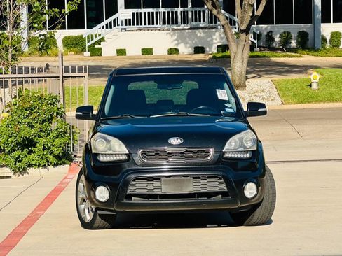 Used 2013 Kia Soul ! FWD image 2