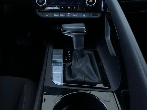 Used 2025 Hyundai Elantra SEL image 23