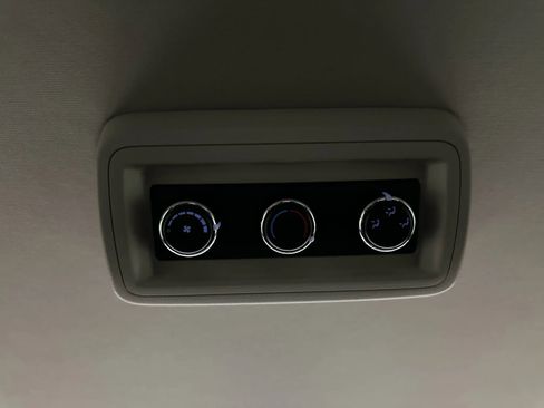 Used 2018 Dodge Grand Caravan SE w/ UConnect Hands-Free Group image 46