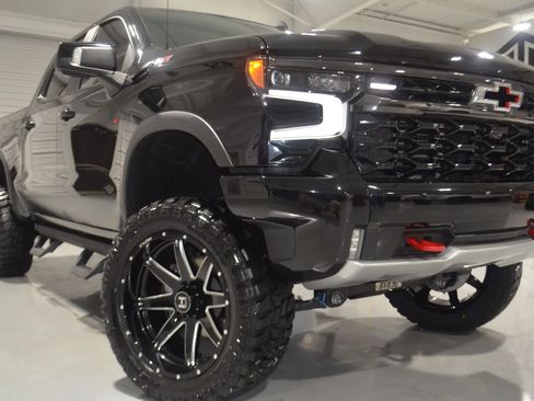 Used 2023 Chevrolet Silverado 1500 ZR2 w/ Technology Package image 3