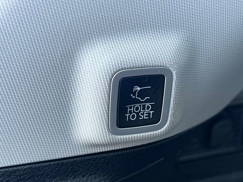 Used 2023 Jeep Grand Cherokee Limited w/ Black Appearance Package image 15