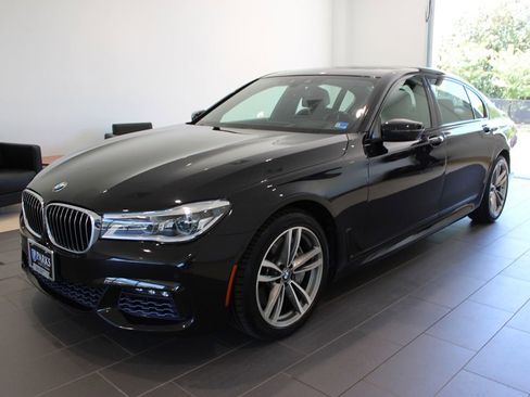 Used 2017 BMW 750i xDrive AWD/4WD image 12