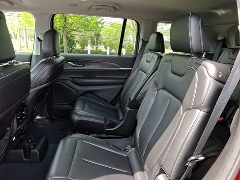 Used 2023 Jeep Grand Cherokee L Limited image 20