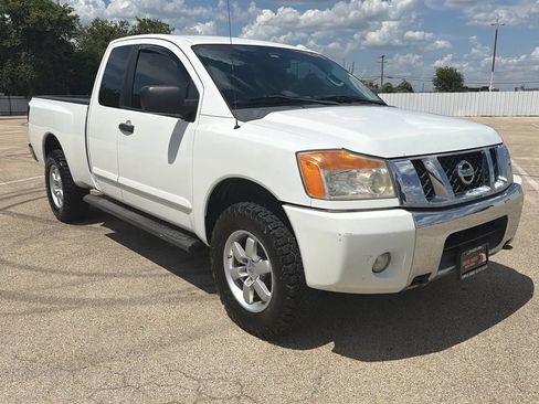 Used 2014 Nissan Titan SV w/ SV Value Truck Package AWD/4WD image 7