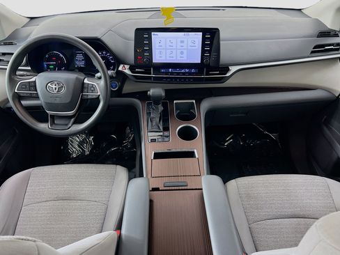 Used 2021 Toyota Sienna LE image 23