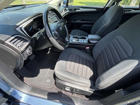 Used 2019 Ford Fusion SE FWD image 12