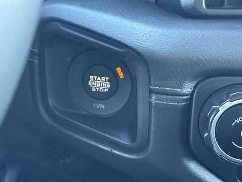 Used 2025 Jeep Wrangler Unlimited Rubicon image 26