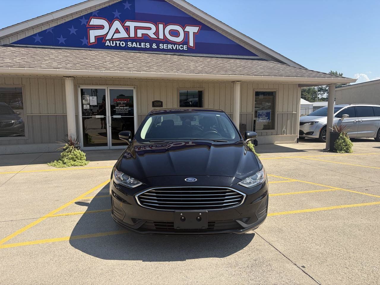 Used 2020 Ford Fusion SE FWD image 2
