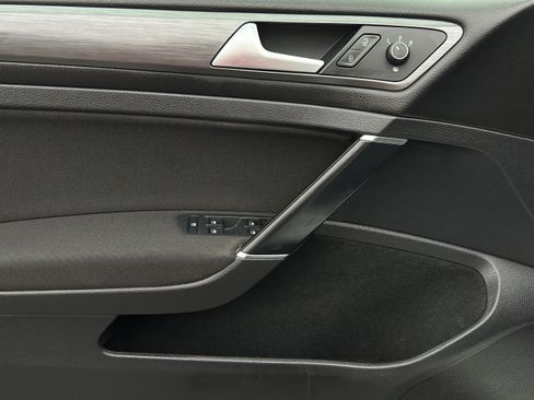 Used 2019 Volkswagen Golf S image 52