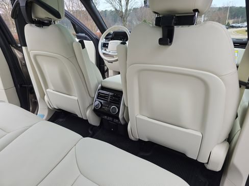 New 2026 Land Rover Range Rover Long Wheelbase SE image 11