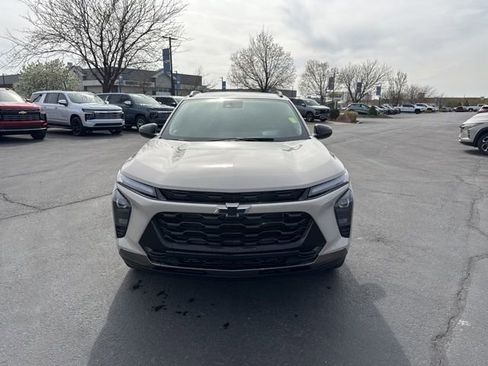 New 2026 Chevrolet Trax ACTIV w/ Sunroof Package FWD image 2