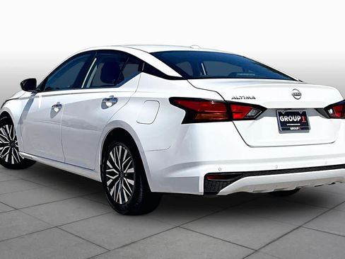 Used 2025 Nissan Altima 2.5 SV FWD image 12