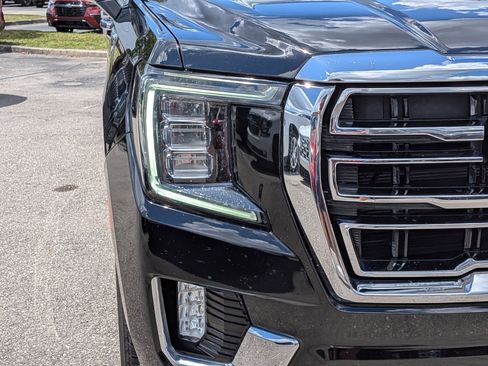 Used 2022 GMC Yukon XL SLT w/ SLT Premium Package AWD/4WD image 9