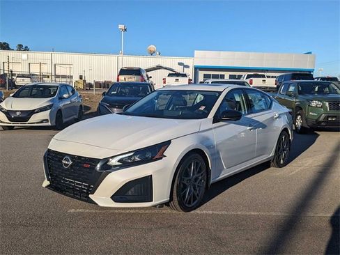 New 2024 Nissan Altima 2.0 SR image 7