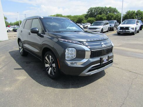 Used 2025 Mitsubishi Outlander SEL AWD/4WD image 10