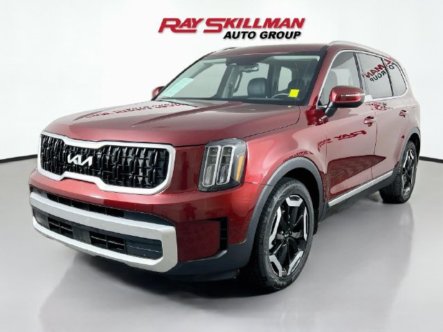 Used 2024 Kia Telluride EX w/ EX Captain's Chair Package AWD/4WD image 3