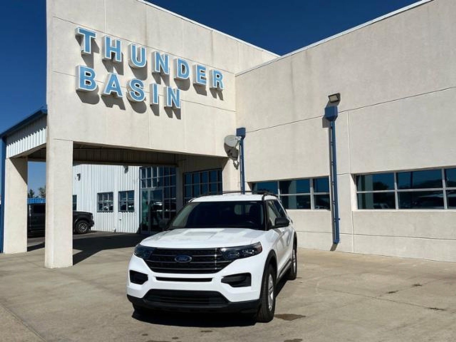 Used 2022 Ford Explorer XLT AWD/4WD image 1
