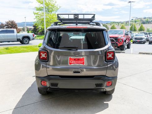 Used 2021 Jeep Renegade Latitude w/ Convenience Group AWD/4WD image 6