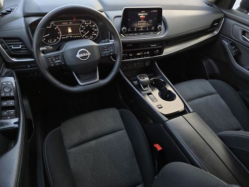 Used 2025 Nissan Rogue SV image 16