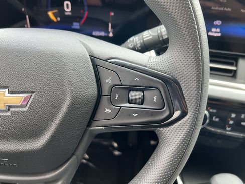 Used 2025 Chevrolet Trax LT FWD image 27
