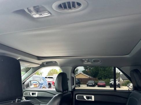 Used 2022 Ford Explorer XLT w/ Equipment Group 202A RWD image 13