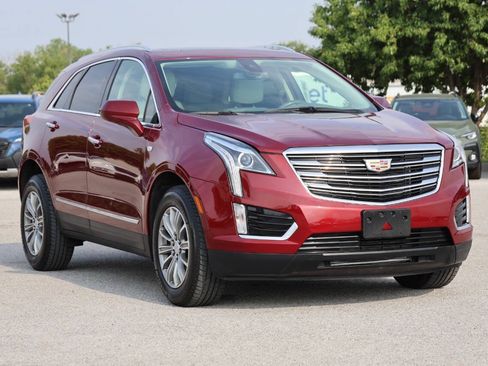 Used 2017 Cadillac XT5 Luxury w/ Driver Awareness Package AWD/4WD image 4
