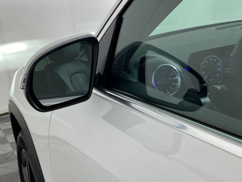 Used 2026 Mercedes-Benz GLB 250 4MATIC image 23