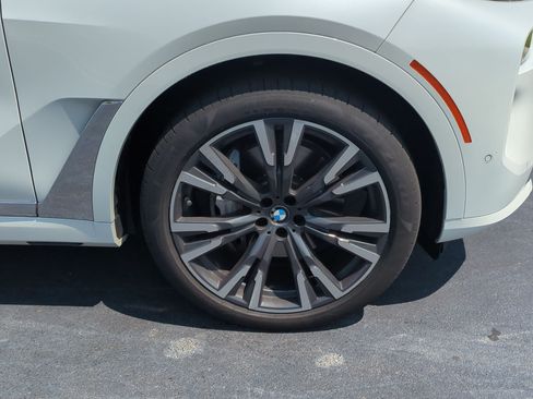 Certified 2025 BMW X7 xDrive40i w/ Executive Package AWD/4WD image 12