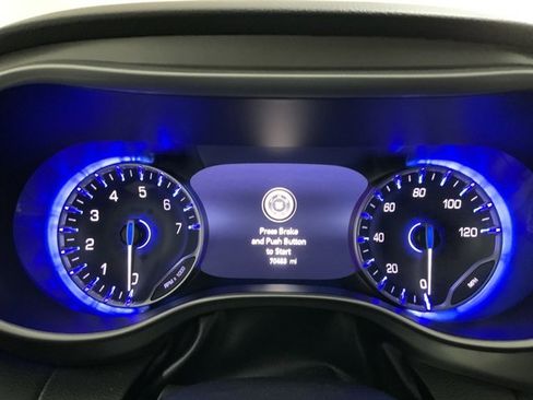 Used 2023 Chrysler Pacifica Touring-L image 26