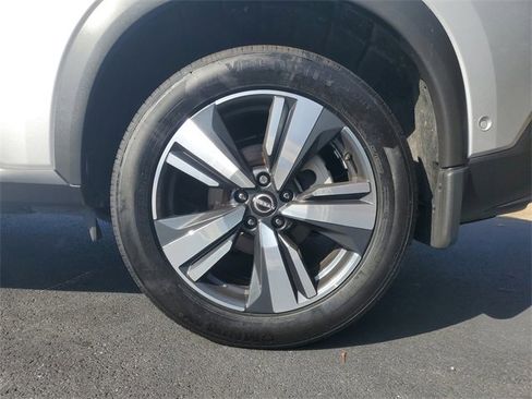 Used 2023 Nissan Rogue SL w/ SL Premium Package image 7