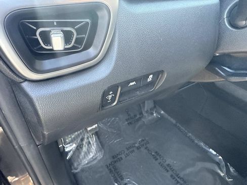Used 2023 Kia Sorento S w/ Panoramic Sunroof Package AWD/4WD image 22