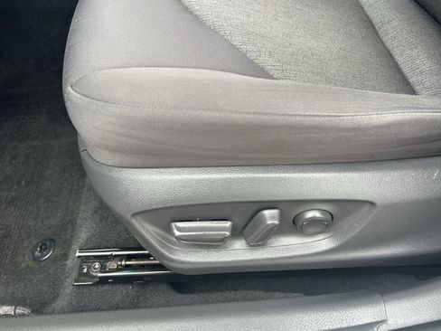 Used 2020 Toyota Camry LE FWD image 11