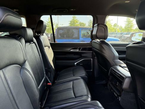 Certified 2024 Jeep Wagoneer L Series II w/ Flexible Seating Group AWD/4WD image 16