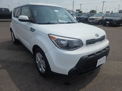 Used 2016 Kia Soul FWD image 3