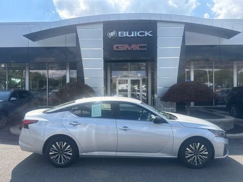 Used 2024 Nissan Altima 2.5 SV FWD image 28