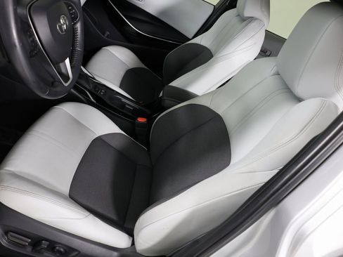 Used 2019 Toyota Corolla XSE image 8