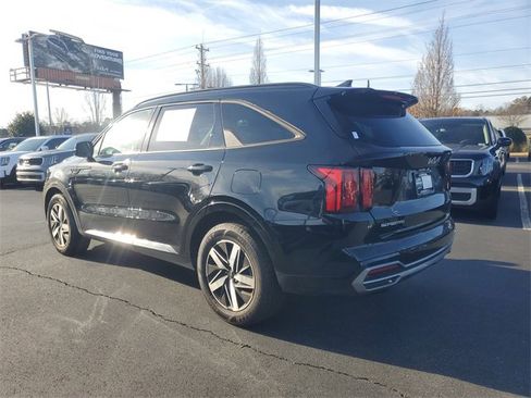 Certified 2023 Kia Sorento S w/ Panoramic Sunroof Package image 5